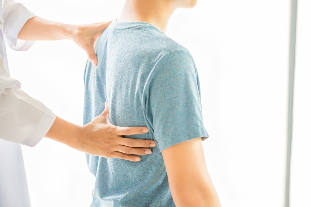 Differences between a chiropractor and a physiotherapist